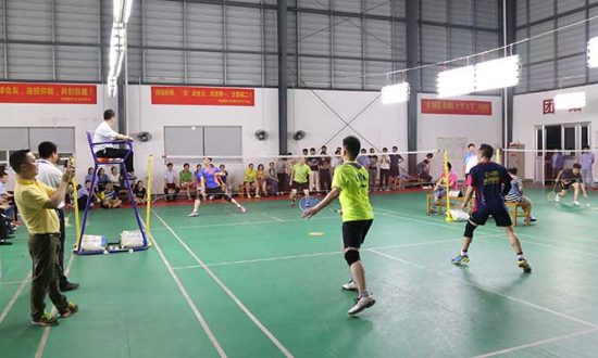 “1xbet杯”第四届羽毛球赛顺利举办